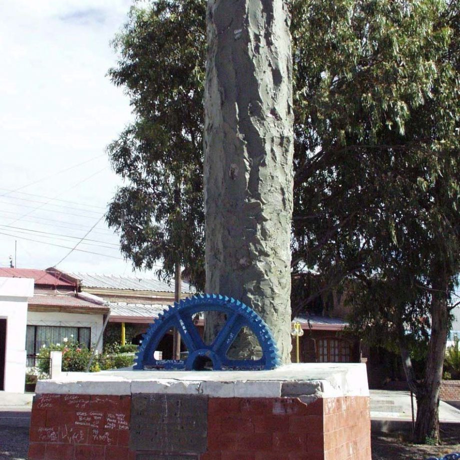 Pillar monument in km. 8