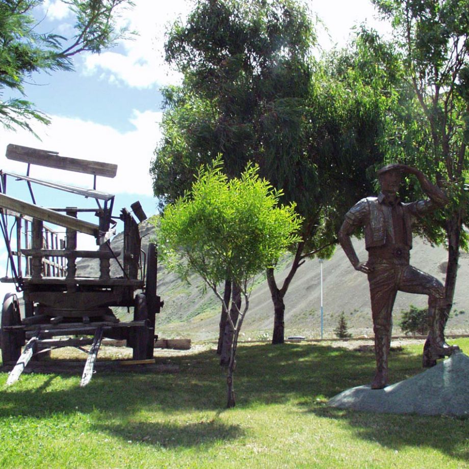Statue and old Wheelcart