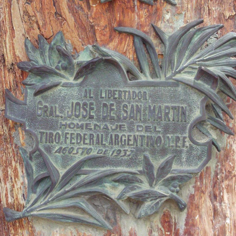 Plaque on San Martin bust in front of YPF offices