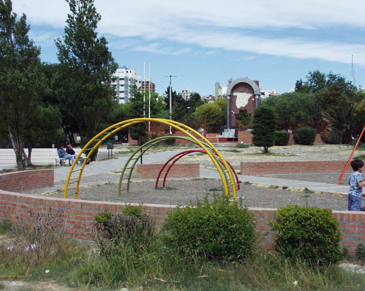 Playground near monument in el Centro, seen in pictures PAT00266-PAT00267