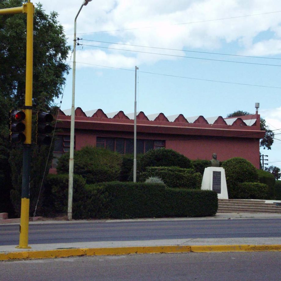 Mosconi bust from across the street