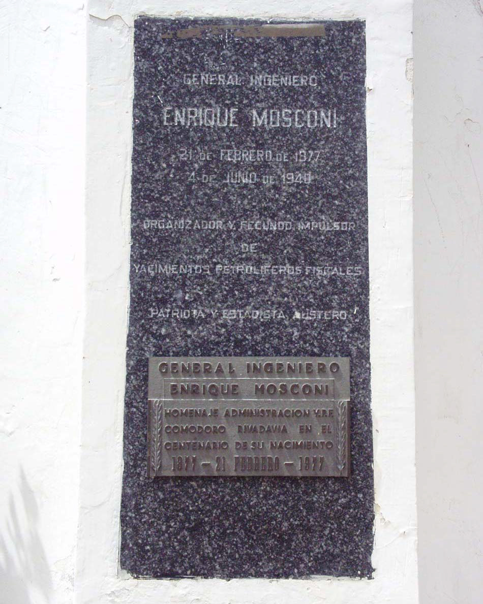 Plaque below Mosconi bust