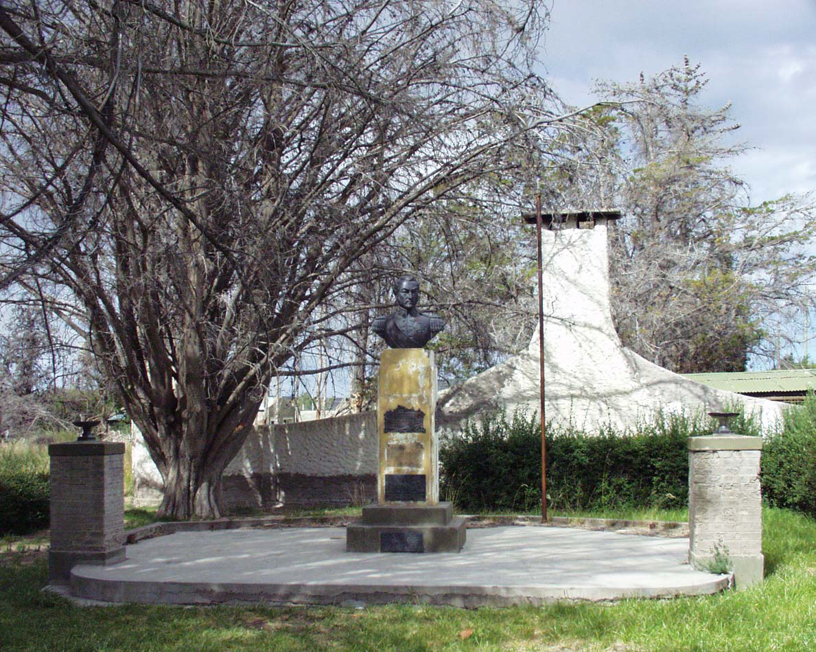 Bust style monument